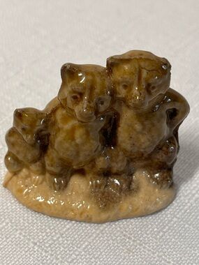 vintage Wade Whimsies "The Three Bears" porcelain figurine, Red Rose Tea 1970’s